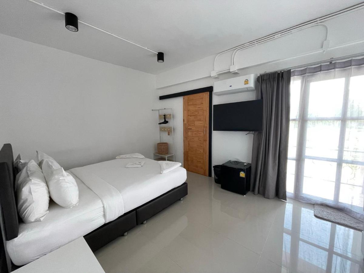 Laewan Guesthouse Baan Tai Esterno foto