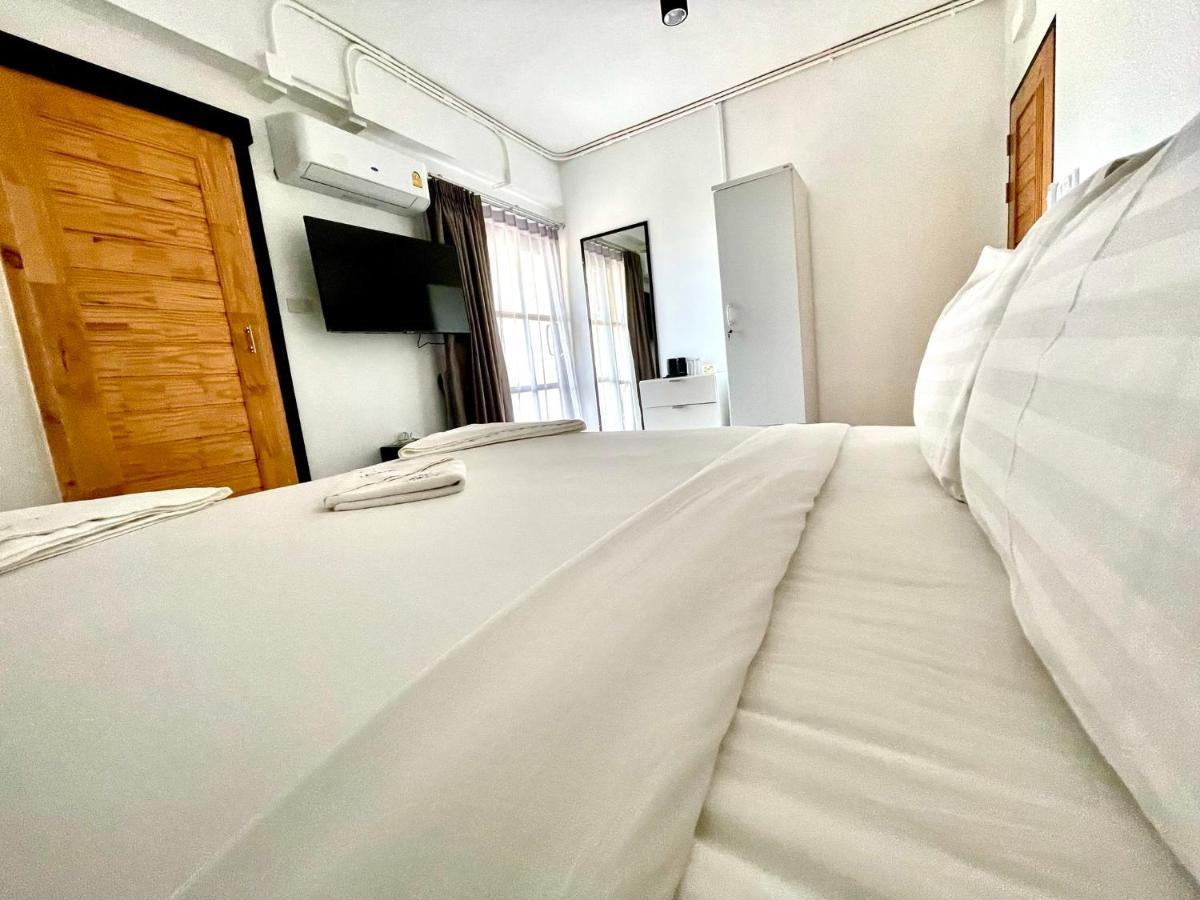 Laewan Guesthouse Baan Tai Esterno foto