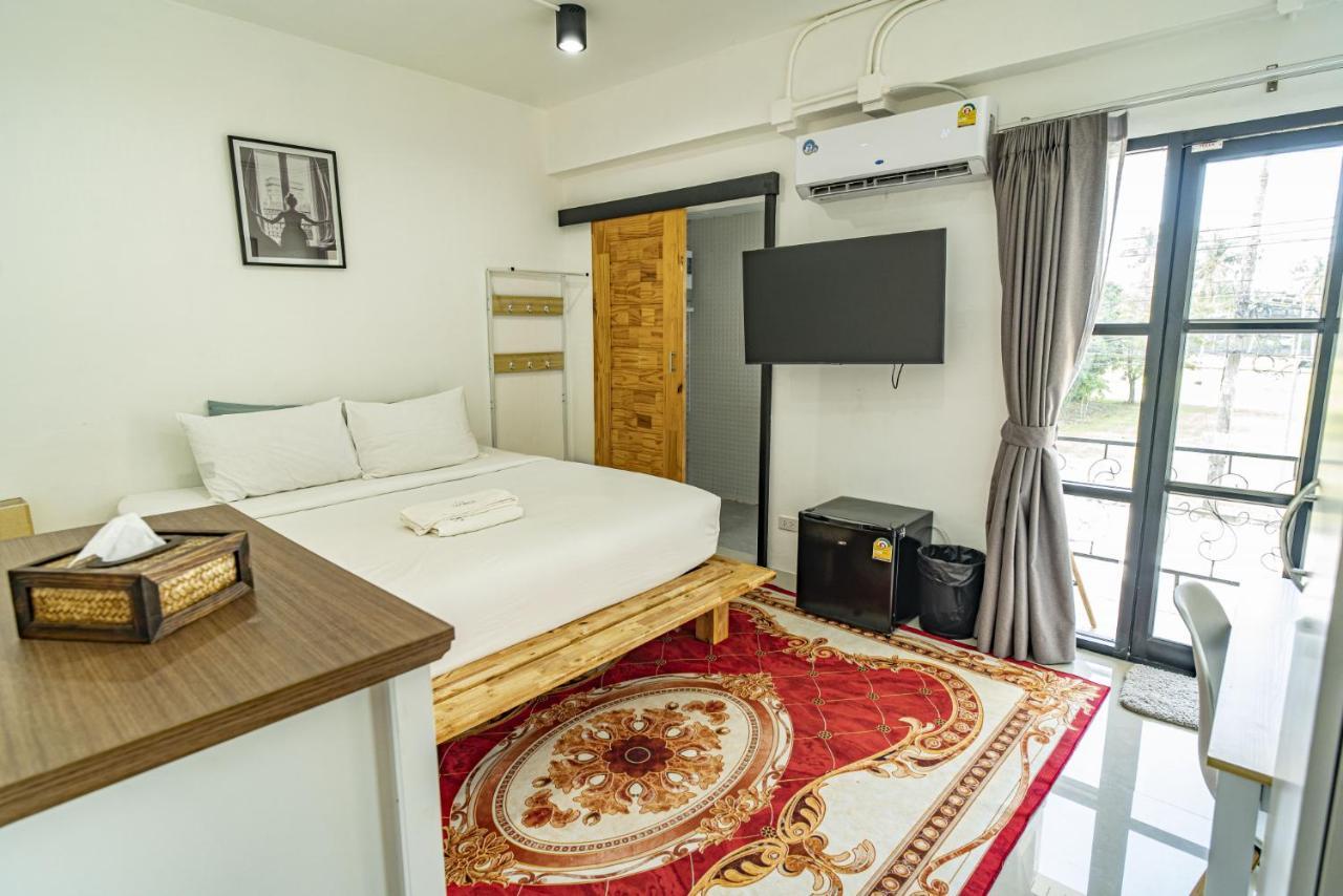 Laewan Guesthouse Baan Tai Esterno foto