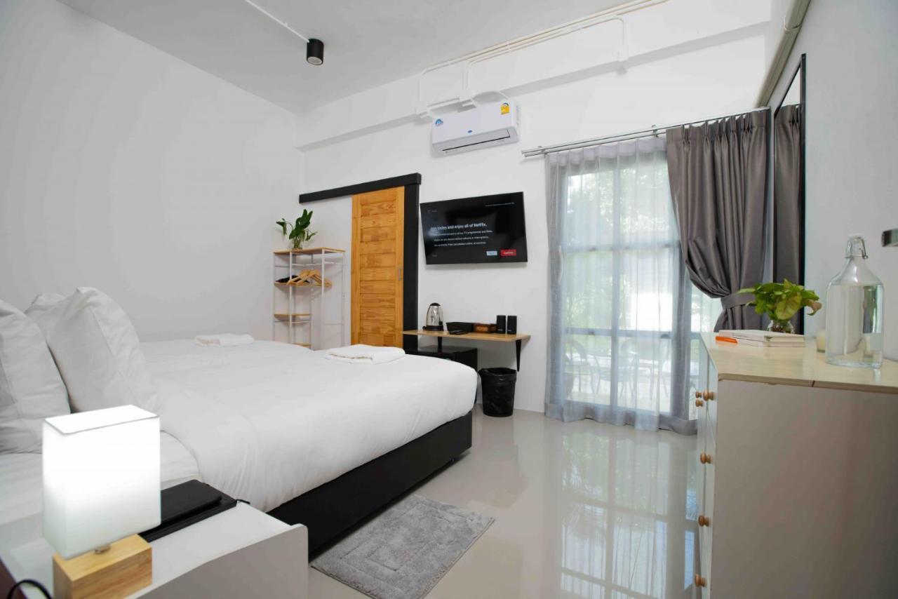 Laewan Guesthouse Baan Tai Esterno foto