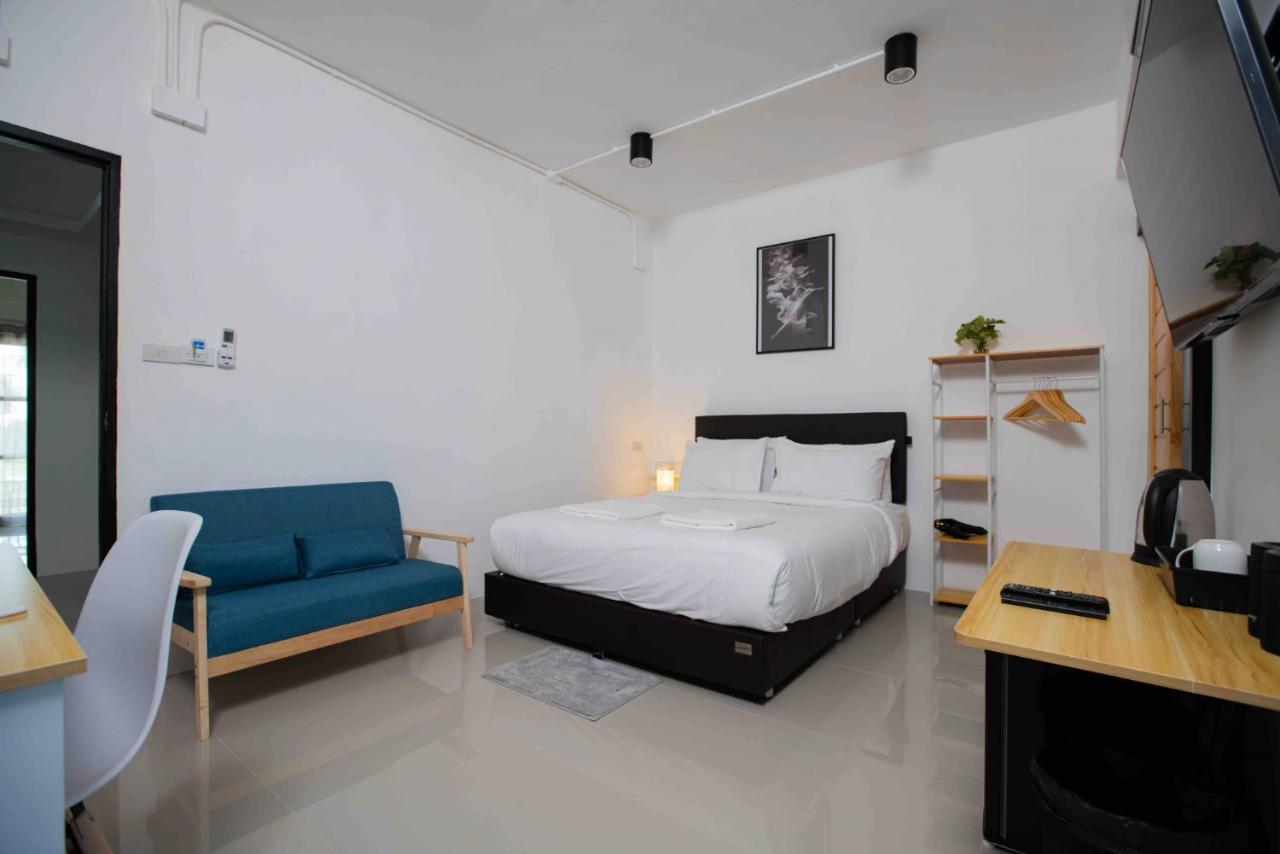 Laewan Guesthouse Baan Tai Esterno foto